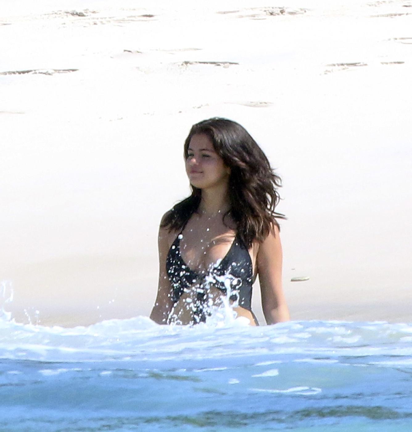 Selena Gomez Sexy Paparazzi One-Piece Swimsuit Set Leaked | Thotslife.com