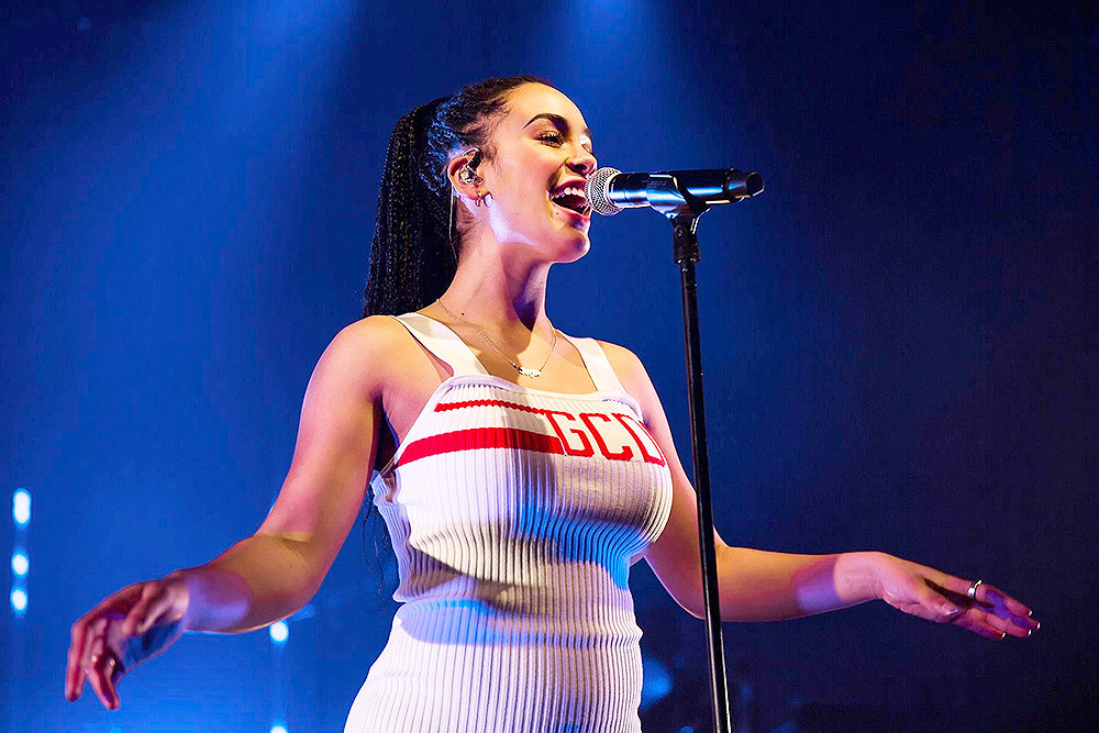 Singer-songwriter Jorja Smith sextape and nudes porn leaked online, She had...