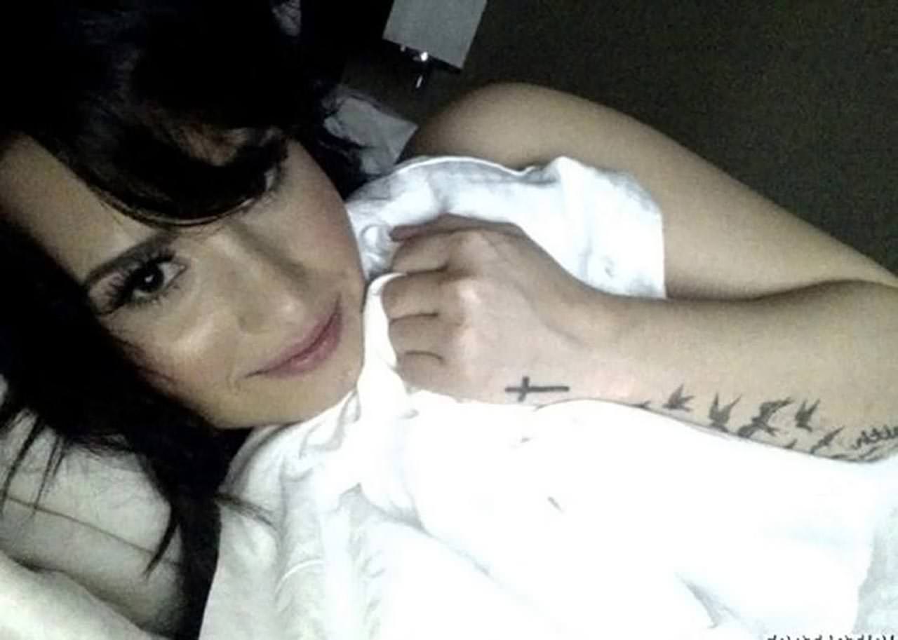 Demi Lovato Nudes Snapchat Hacked Leaked 106
