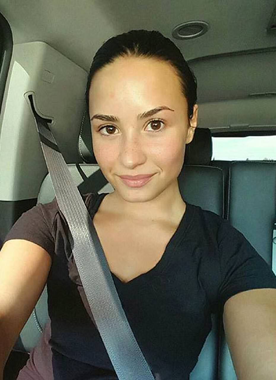Demi Lovato Nudes Snapchat Hacked Leaked 12