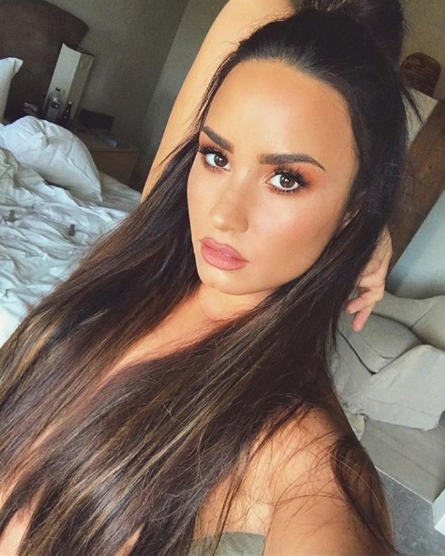 Demi Lovato Nudes Snapchat Hacked Leaked 19