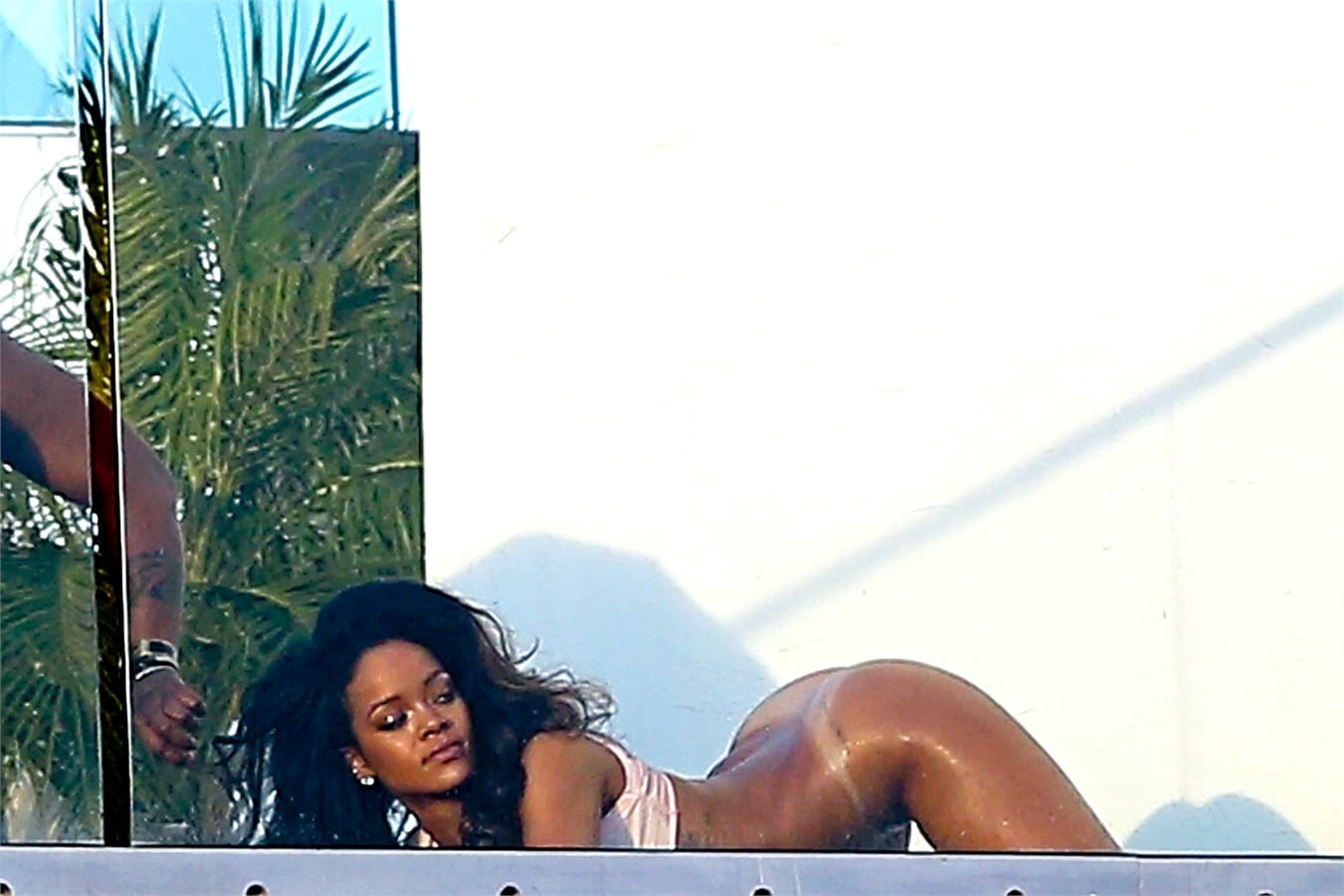 Rihanna sextape and nudes photos leaks online. 