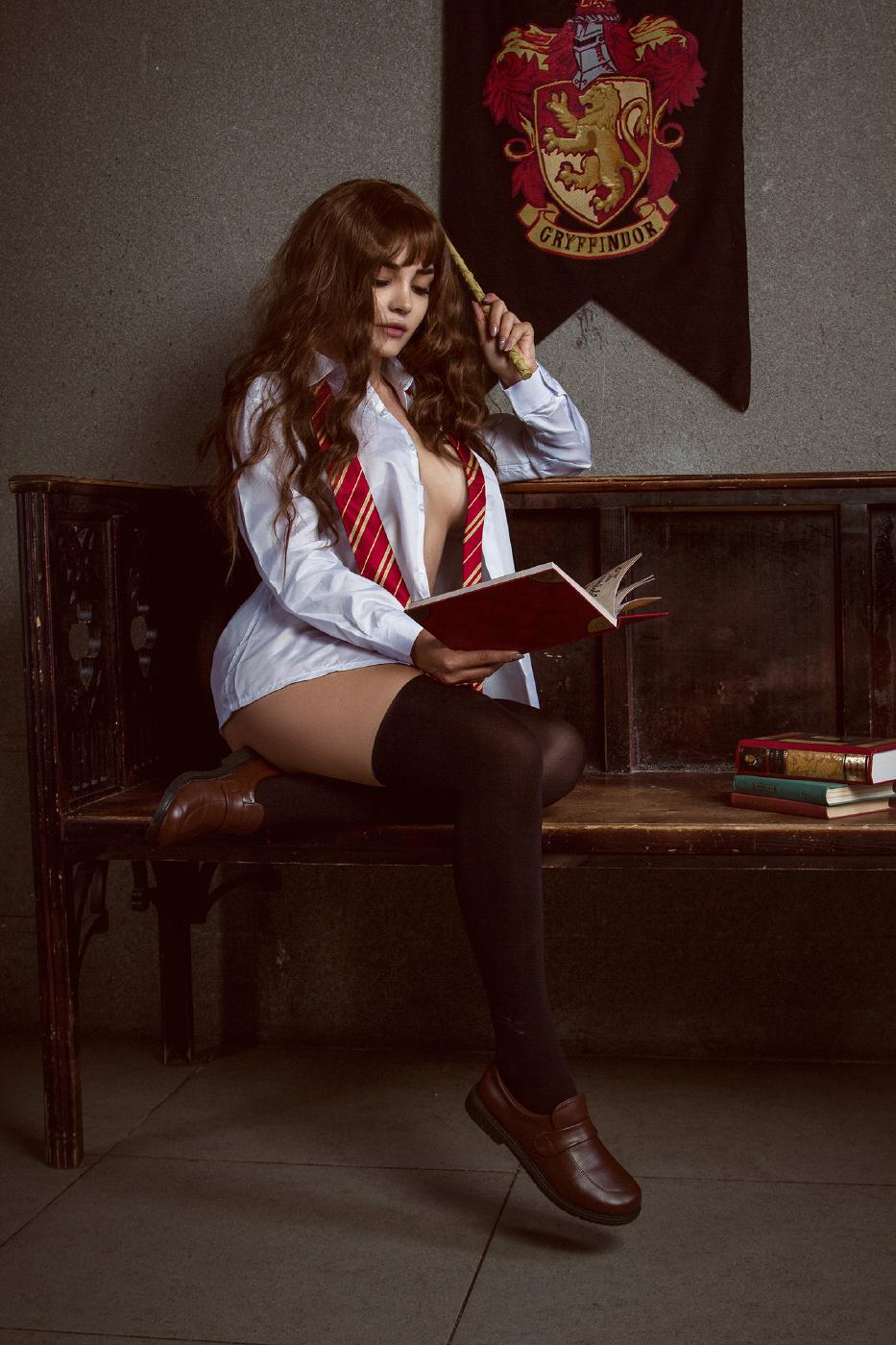 Kalinka Fox Sexiest Hermione Harry Potter Cosplay Leaked 11