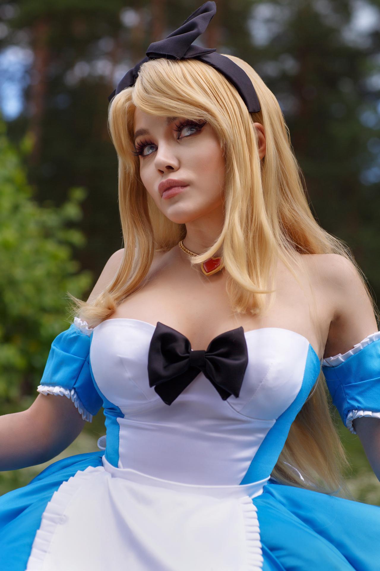 Kalinka Fox Alice in Wonderland Cosplay Set Leaked