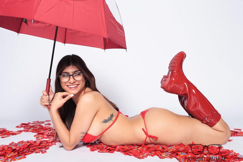 Mia Khalifa Rain Boots Bikini Photoshoot Patreon Leaked 5