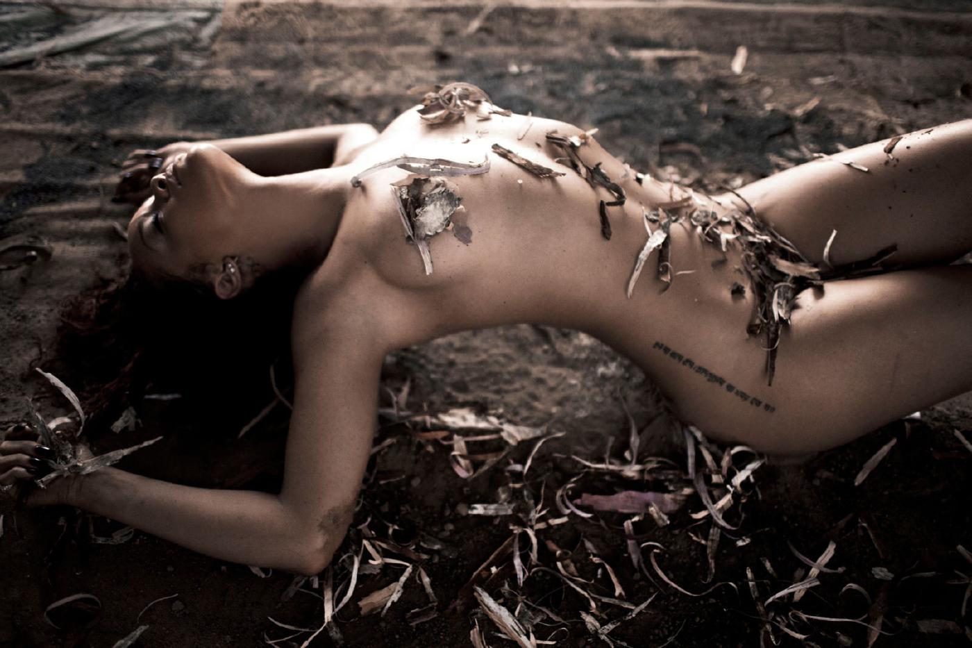 Rihanna Naked Beach Photoshoot Set Leaked.