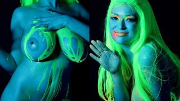 Tessa Fowler Neon Body Paint Onlyfans Video Leaked